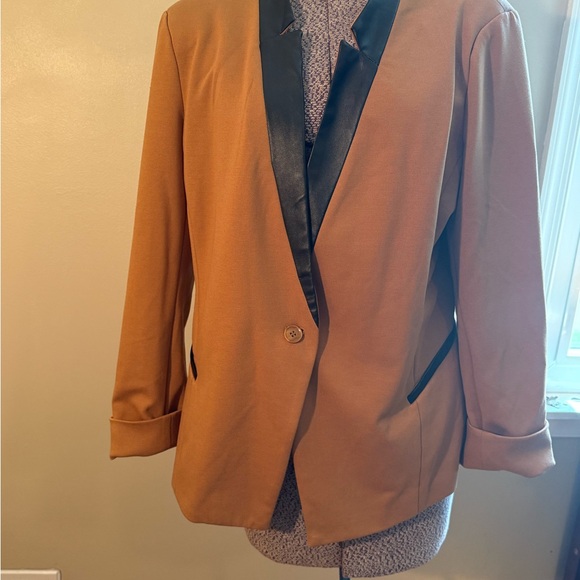 G by Giuliana Jackets & Blazers - G by Giuliana Tan and Black Blazer